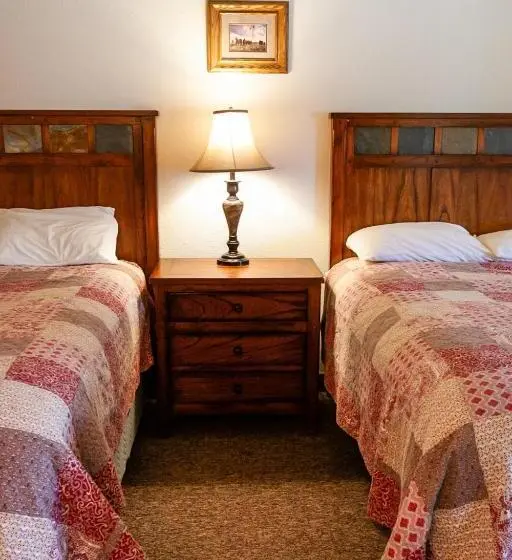 Deluxe Neljän Hengen Huone, Circle R Motel