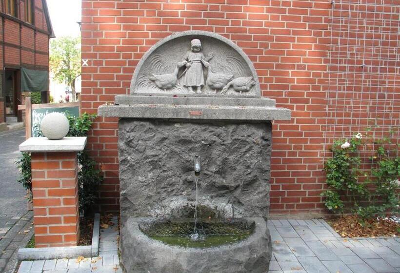 스탠다드 룸, Mutter Siepe