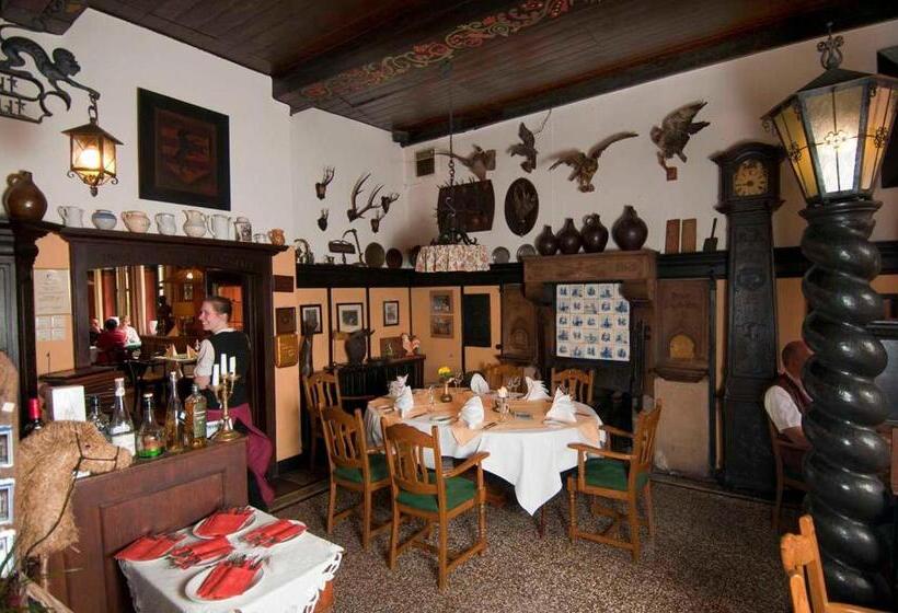 스탠다드 룸, Mutter Siepe