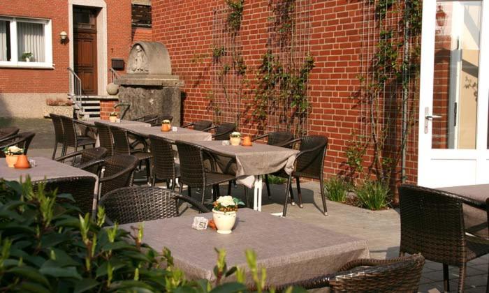 스탠다드 룸, Mutter Siepe