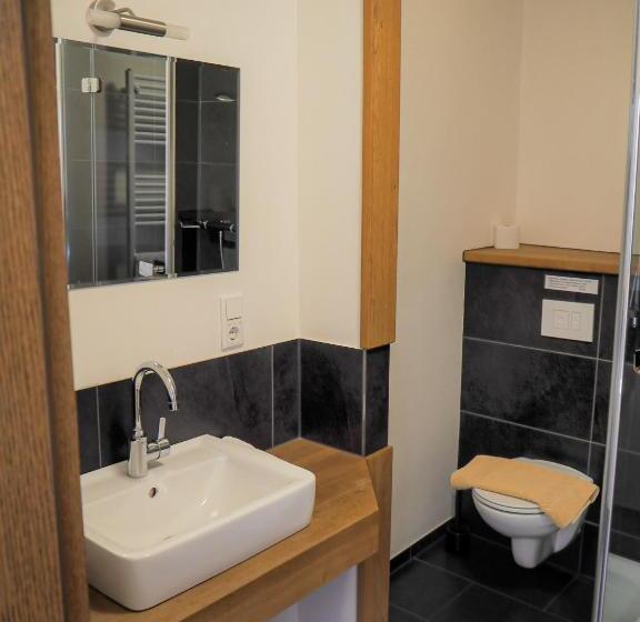 스탠다드 룸, Mutter Siepe