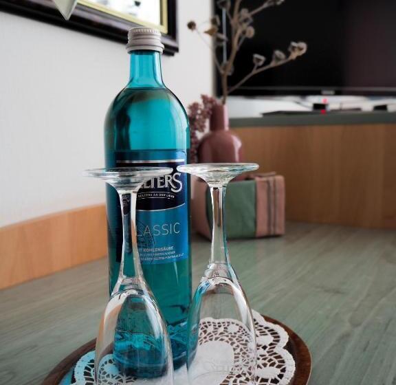 스탠다드 룸, Mutter Siepe