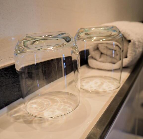 스탠다드 룸, Mutter Siepe