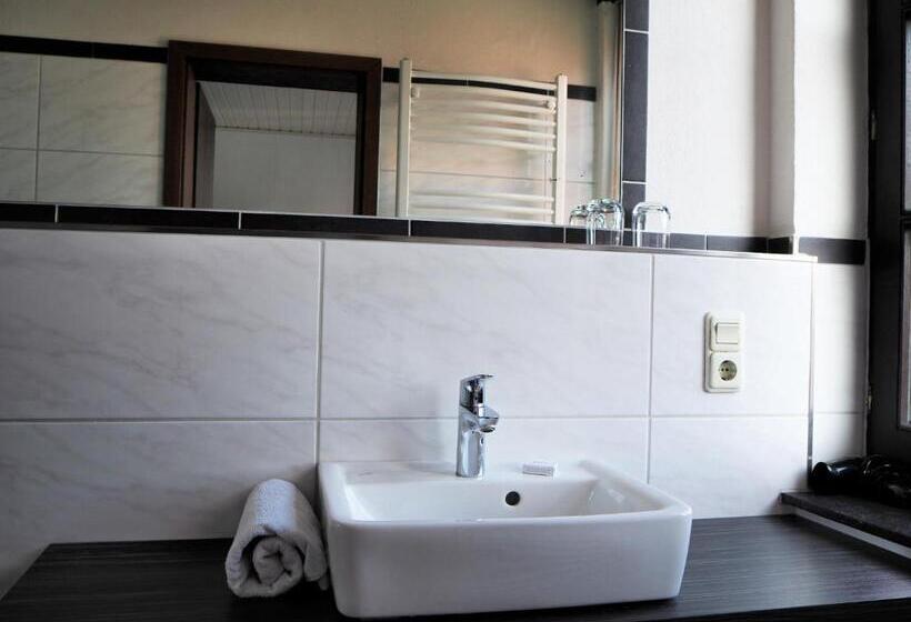 스탠다드 룸, Mutter Siepe