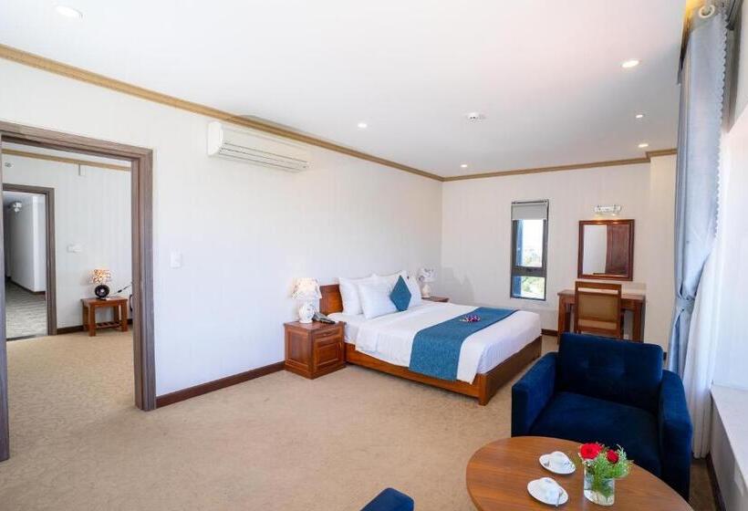 اتاق خانوادگی با چشمانداز دریا, Navy Hotel Cam Ranh