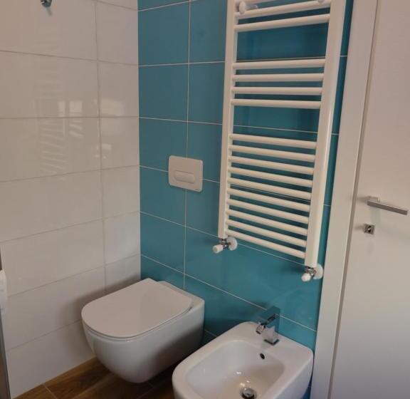 اتاق لوکس, Meeting