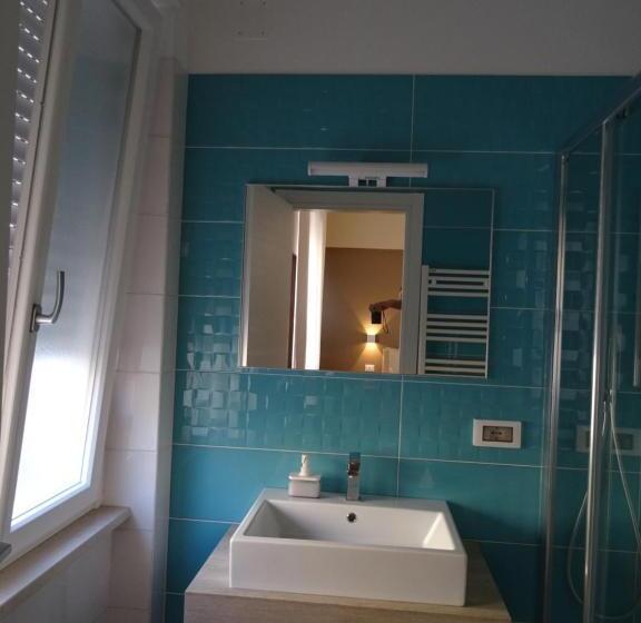 اتاق لوکس, Meeting