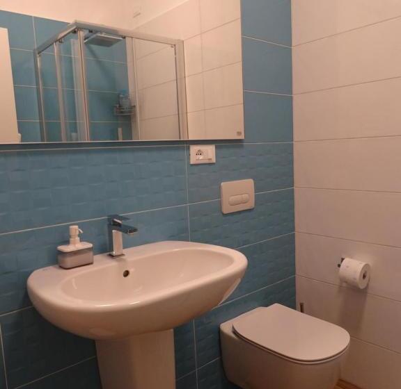 اتاق اکونومی, Meeting