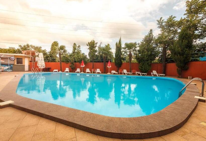 استودیوی استاندارد با چشم‌انداز دریا, Nakashidzes Apartments