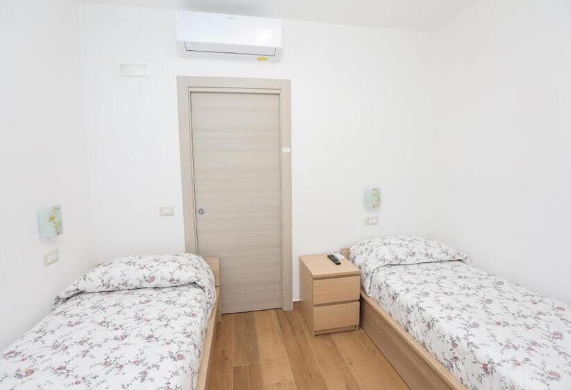 Standard room with outdoor bath, La Dea Bendata