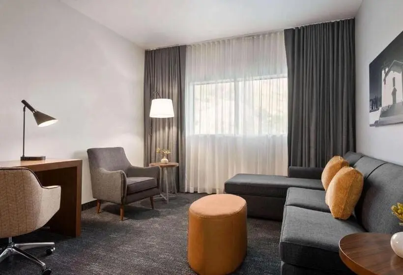 キングサイズベッドのエクゼクティブルーム, La Quinta By Wyndham San Luis Obispo