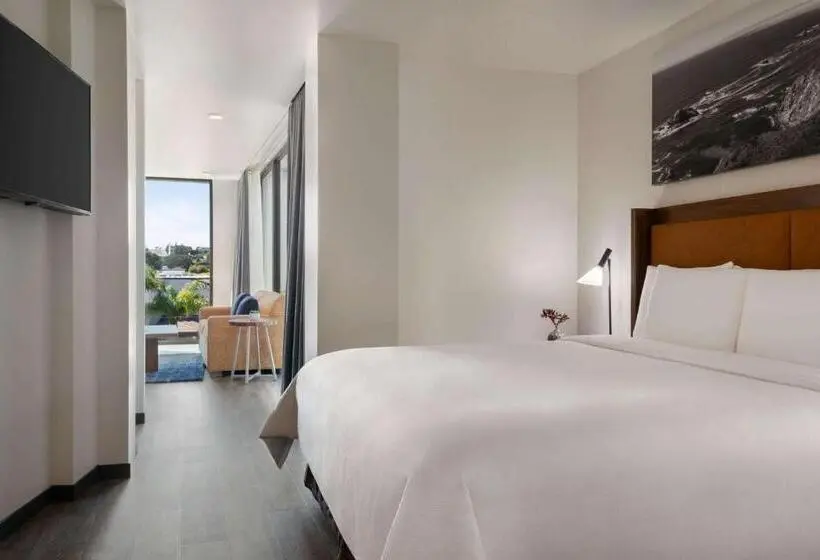 キングサイズベッドのスイートルーム, La Quinta By Wyndham San Luis Obispo