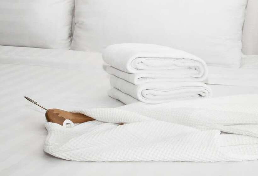 جناح إدارى, Pomeroy Inn & Suites Prince George