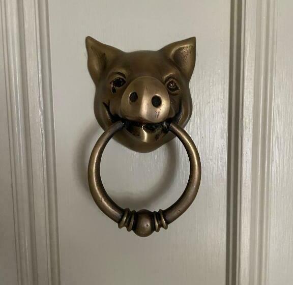 デラックスルーム, The Lower Buck Inn