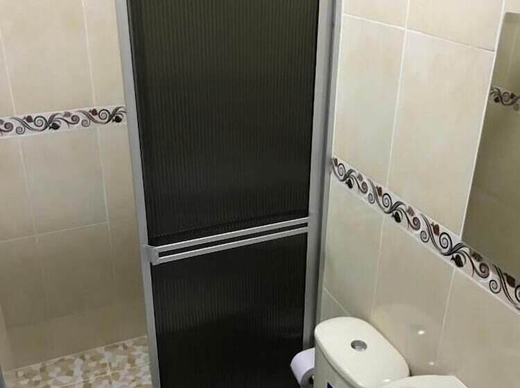 חדר משפחתי, Jesmar