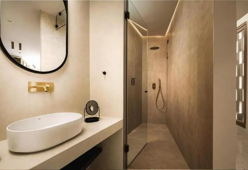Suite with Pool, Enorme Eos Santorini