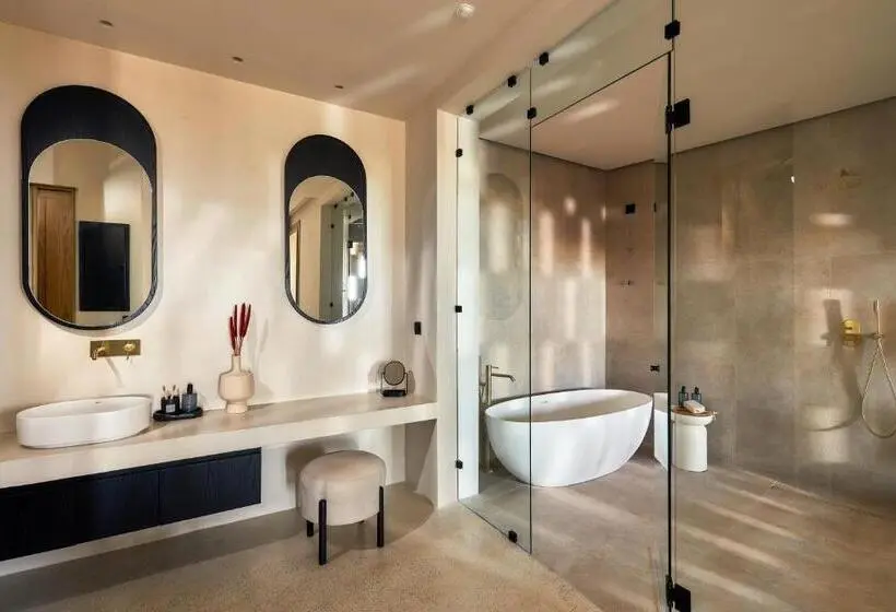 Suite with Pool, Enorme Eos Santorini