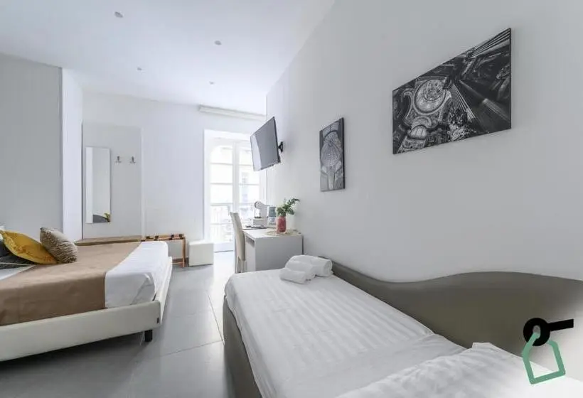 バルコニー付きスタンダードトリプルルーム, Hotiday Room Collection   Napoli Centro Storico