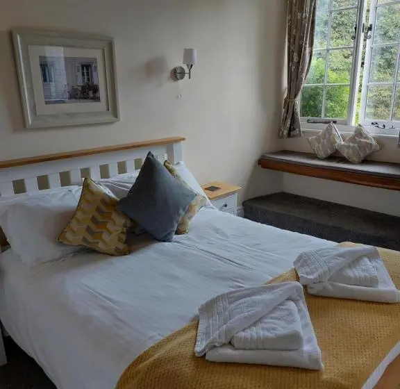 Standard Room, Red Lion