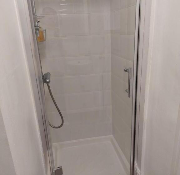 Номер Стандарт, Red Lion