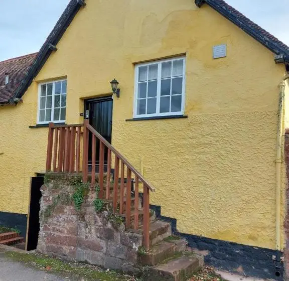 2 Bedroom Apartment, Red Lion