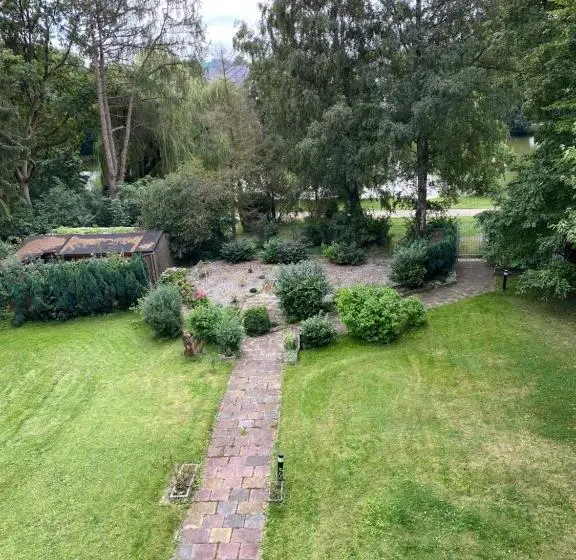 1 Bedroom Apartment Lake View, Seehaus