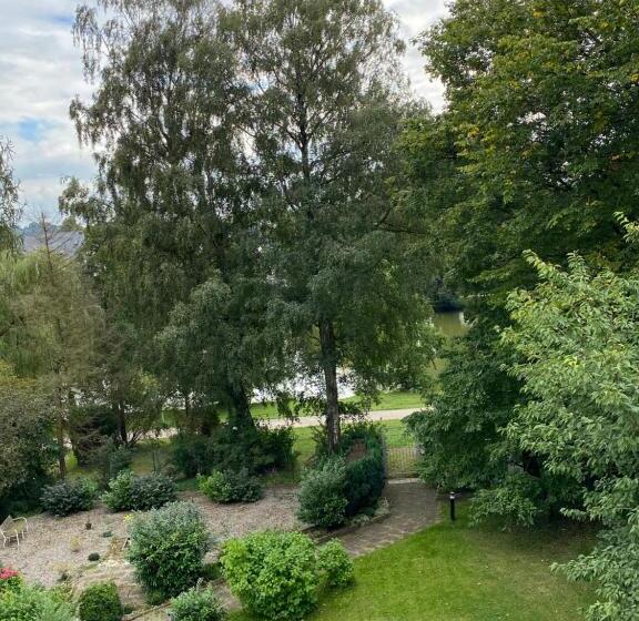 1 Bedroom Apartment Lake View, Seehaus