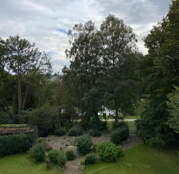 1 Bedroom Apartment Lake View, Seehaus