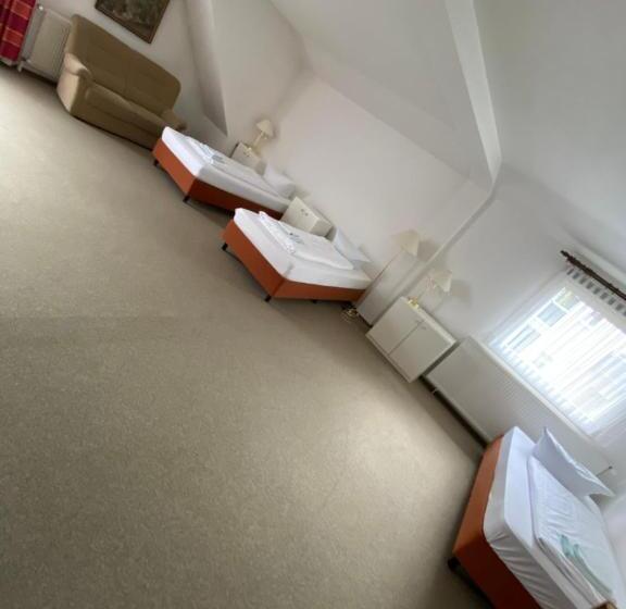 1 Bedroom Apartment Lake View, Seehaus