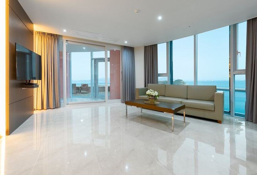 套房配有游泳池, Venezia Hotel And Resort