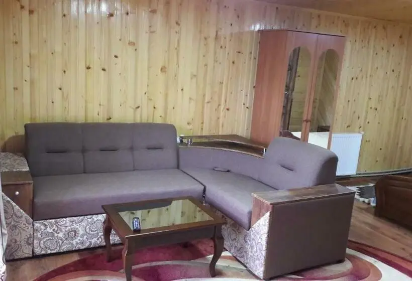 Deluxe Neljän Hengen Huone, U Romana