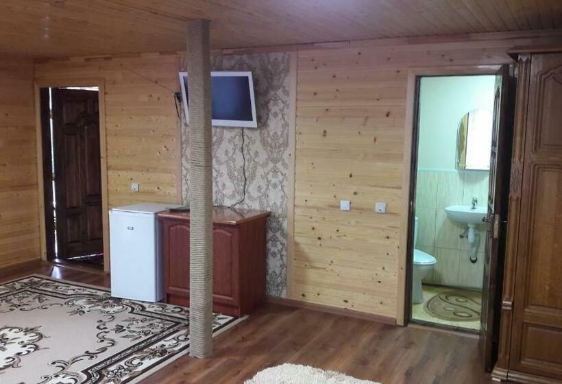 Deluxe Neljän Hengen Huone, U Romana