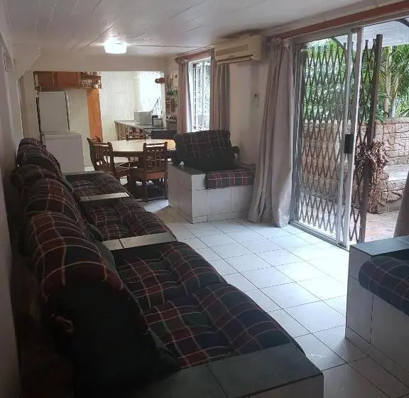 ４ベッドルームハウス, Oppi Rotse Guesthouse