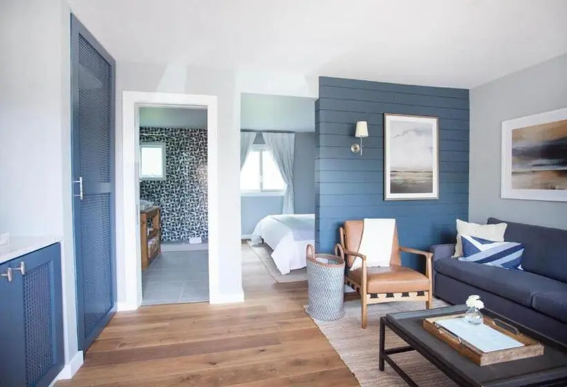 سوییت جونیور, Journey East Hampton