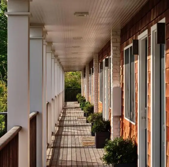 سوییت جونیور, Journey East Hampton
