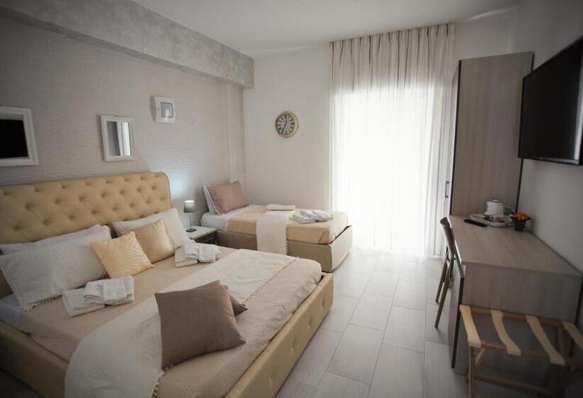 اتاق لوکس سه تخته, Central Apartments