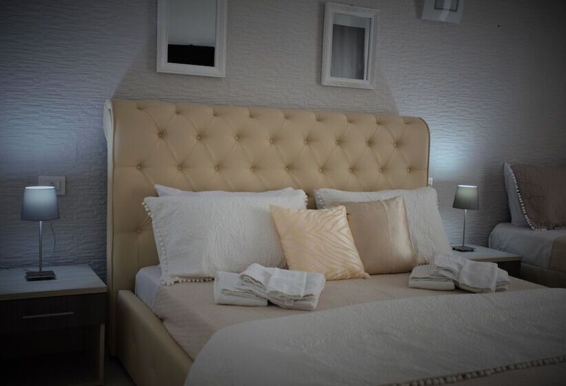 اتاق لوکس سه تخته, Central Apartments