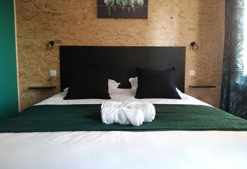 プールビュースタンダードルーム, L Angély   Chambres D Hôtes