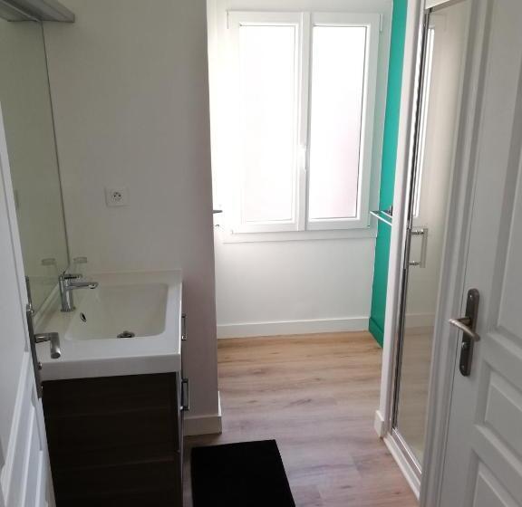 プールビュースタンダードルーム, L Angély   Chambres D Hôtes