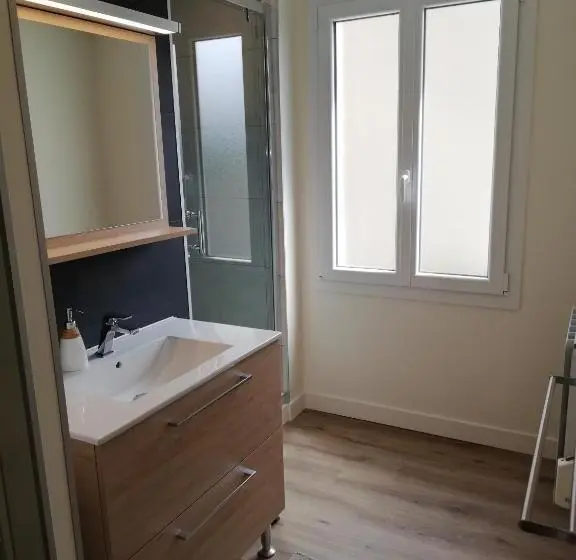 ガーデンビュースタンダードルーム, L Angély   Chambres D Hôtes