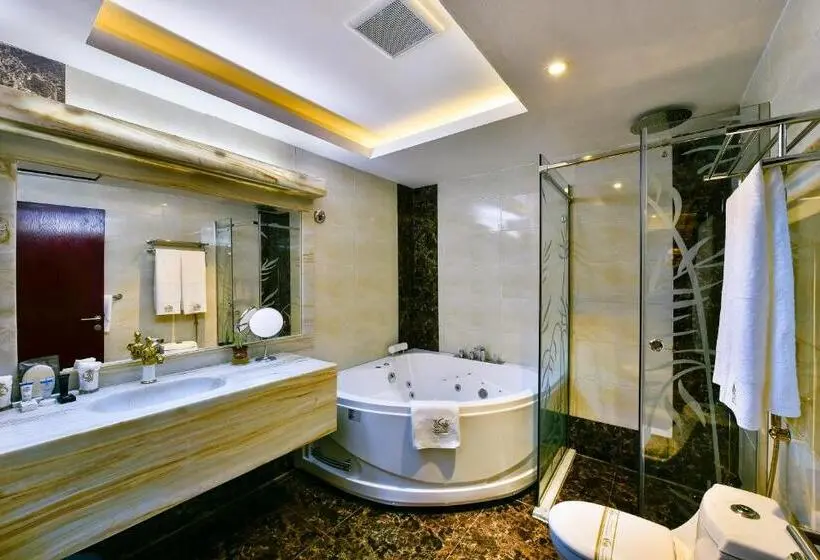 سوییت خانوادگی, Golden Dune Hotel Turaif