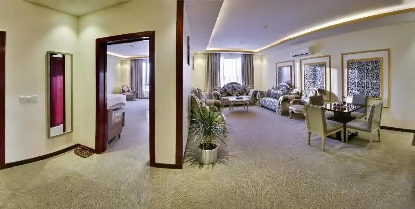 سوییت خانوادگی, Golden Dune Hotel Turaif