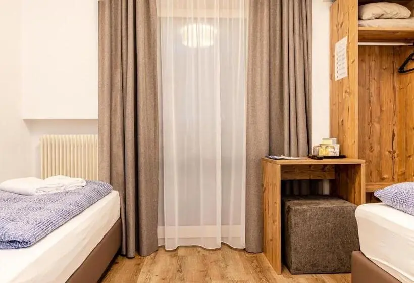 Basic-huone, B&b Hotel Sonneck