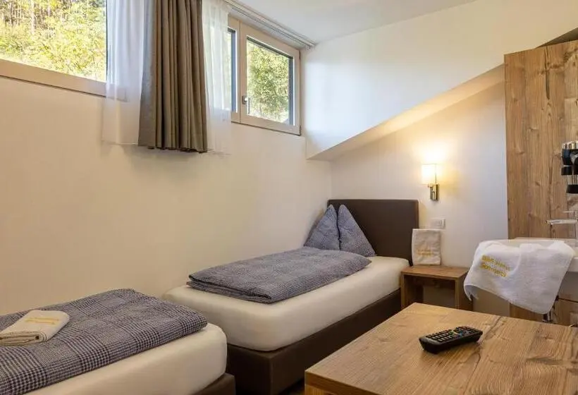 Basic-huone, B&b Hotel Sonneck