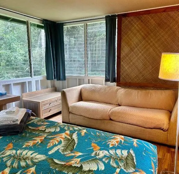 バスルーム共有のトリプルスタンダード, Hawaiian Sanctuary Eco Retreat Center