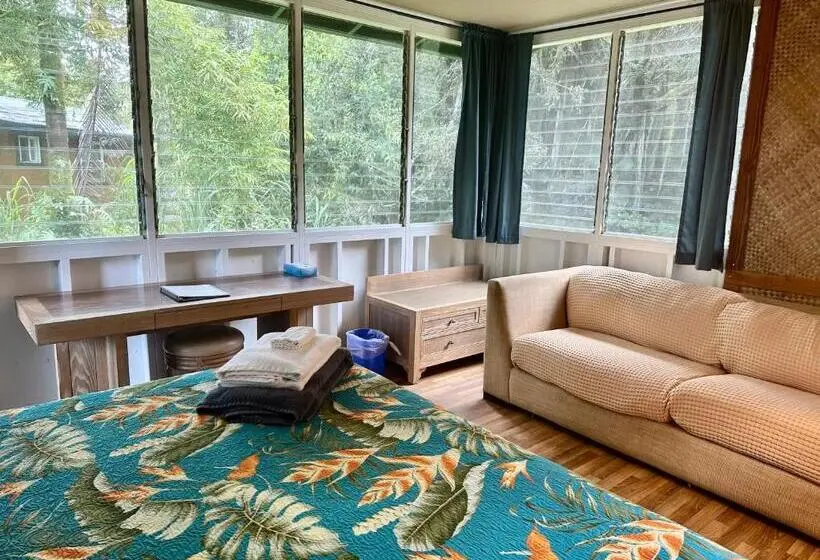 バスルーム共有のトリプルスタンダード, Hawaiian Sanctuary Eco Retreat Center