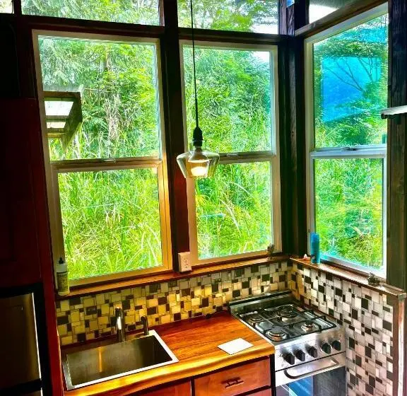 デラックススタジオ, Hawaiian Sanctuary Eco Retreat Center