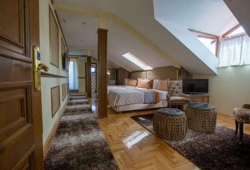 اتاق استاندارد سه تخته با بالکن, Robevski Luxury Rooms