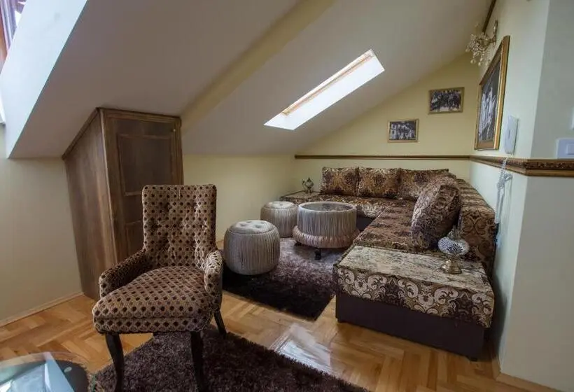 اتاق استاندارد سه تخته با بالکن, Robevski Luxury Rooms