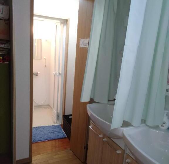 Quarto Quadruplo Estandar Banheiro Compartilhado, Cottage Ureshino